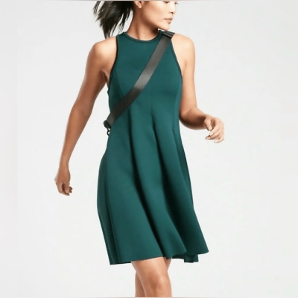 Athleta En Route Scuba fit & flare Emerald green sleeveless dress. MP